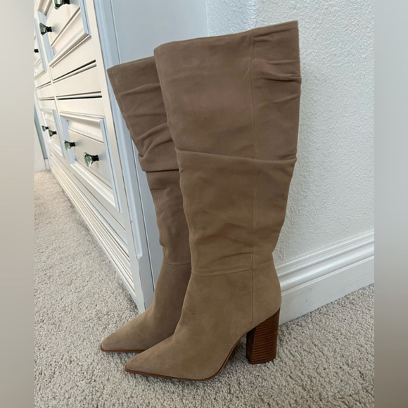 Vince Camuto Derika Leather
Boot. Size 5/35 - Picture 5 of 10